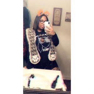 Meet your Posher, Taralynn